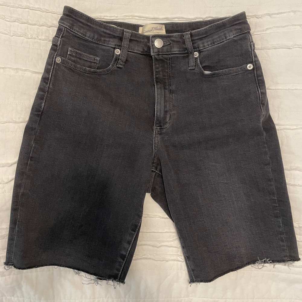 Universal Thread High Rise Denim Bermuda Shorts women’s size 6/28